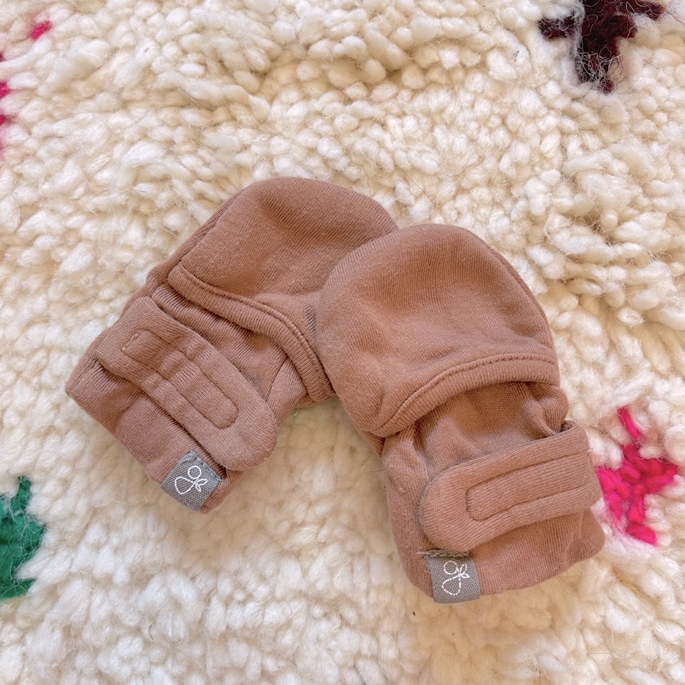 SOLD Goumi Ginger Baby Mitts (S 0-3m)